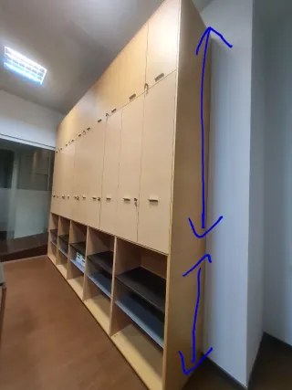 Armarios altos con estantes para oficina