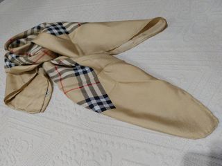 Pañuelo Burberry ( Seda )