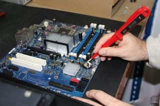 Montaje y reparación de ordenadores.