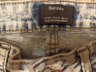 Pantalón tejano Bershka talla 40 EUR