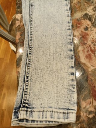 Pantalón tejano Bershka talla 40 EUR