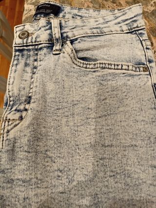 Pantalón tejano Bershka talla 40 EUR