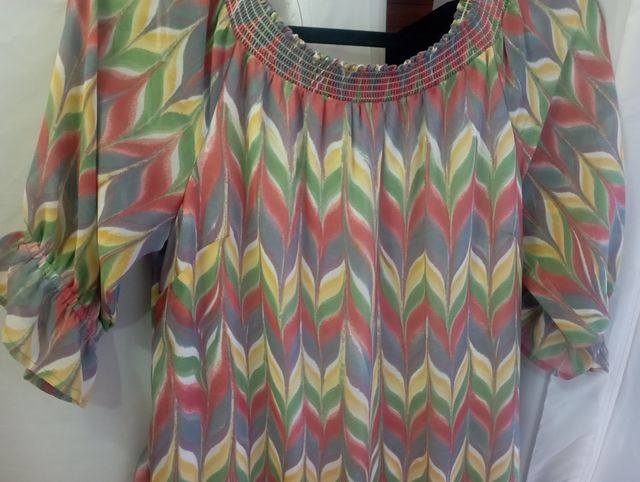 Vestido largo estampado de mujer.