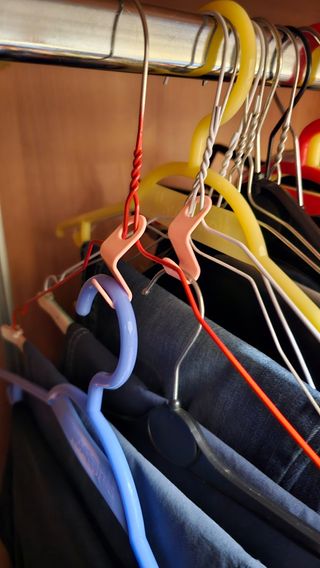Ganci salvaspazio per appendiabiti 
