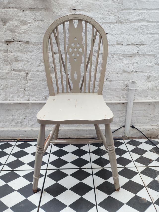 Silla de madera antigua