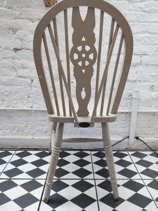 Silla de madera antigua