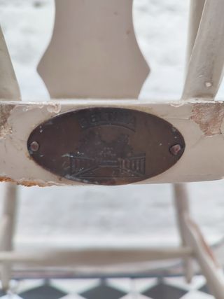 Silla de madera antigua