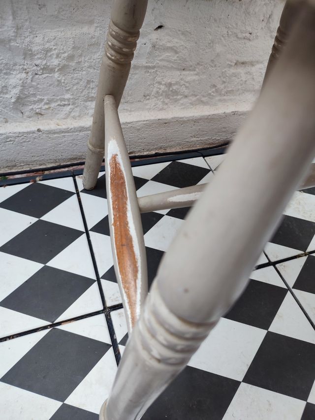 Silla de madera antigua