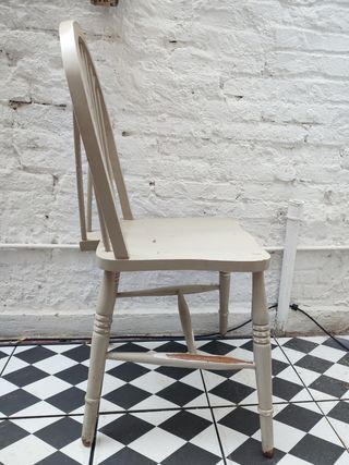 Silla de madera antigua