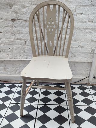 Silla de madera antigua