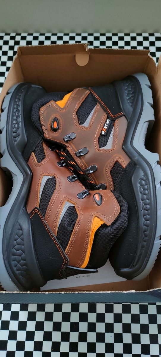 Botas NUEVAS de seguridad T43 Exena