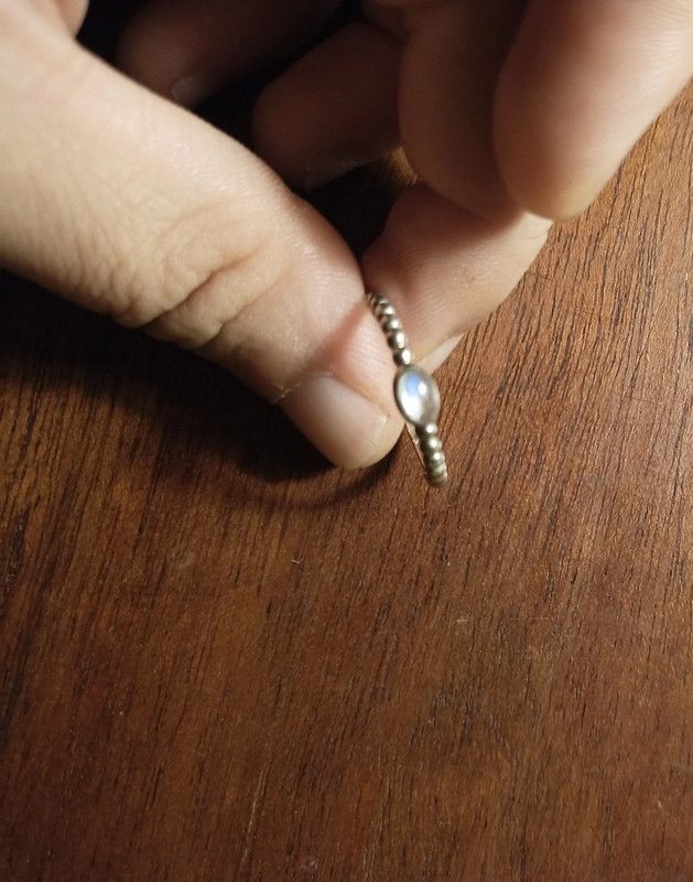 Anillo de piedra lunar