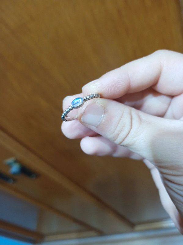 Anillo de piedra lunar