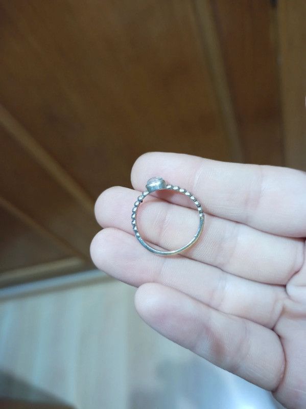 Anillo de piedra lunar