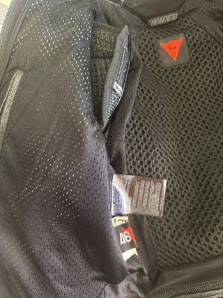 MONO MOTO DAINESE AVRO, CASCO Y ESPALDERA