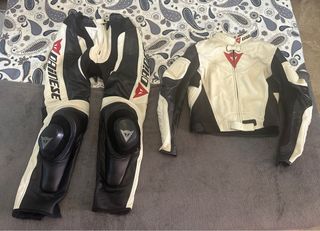 MONO MOTO DAINESE AVRO, CASCO Y ESPALDERA