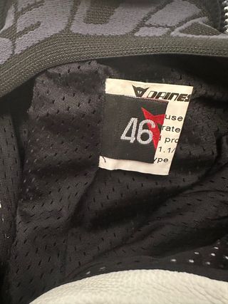 MONO MOTO DAINESE AVRO, CASCO Y ESPALDERA