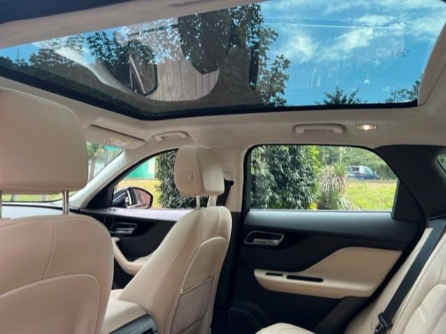 Jaguar F-Pace 2.0L i4 AWD Prestige