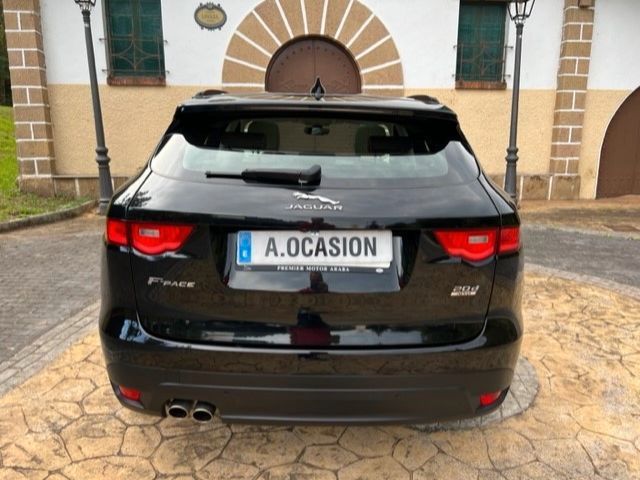 Jaguar F-Pace 2.0L i4 AWD Prestige