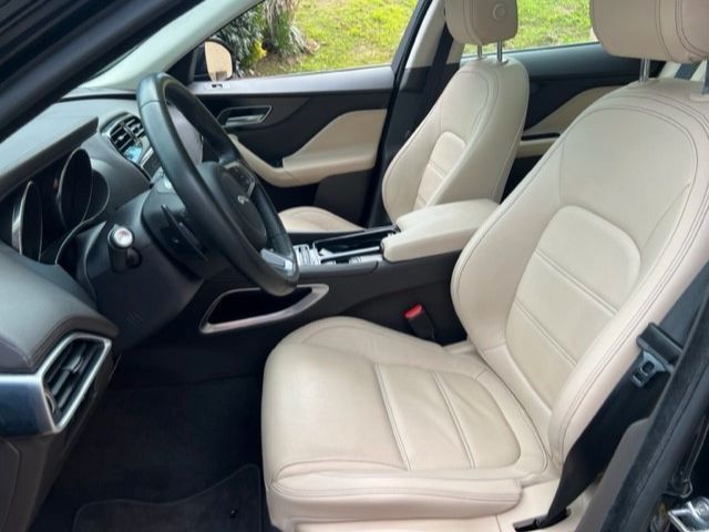 Jaguar F-Pace 2.0L i4 AWD Prestige