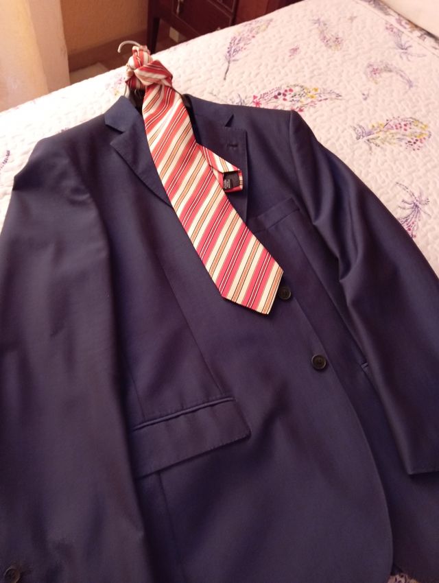 Traje de vestir completo (Puesto una vez)