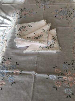 tovaglia ricamo fatto a mano x12