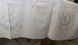 tovaglia ricamo fatto a mano x12