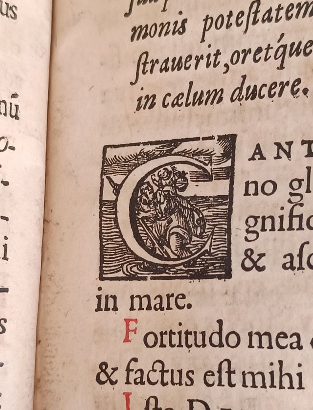 Libro antiguo tiene 407 años Psalterium Davidis