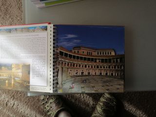 Roma ricostruita, libro con dvd