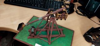 MAQUETA DE CATAPULTA MEDIEVAL