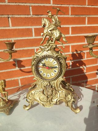 Candelabro y reloj