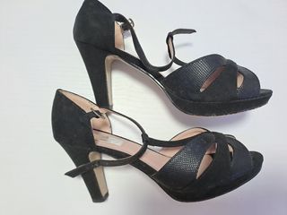 Zapatos talla 39 con tacón excelente estado.