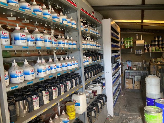 Se alquila taller de chapa pintura y mecánica