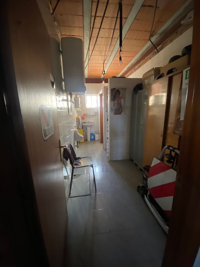 Se alquila taller de chapa pintura y mecánica