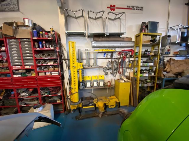 Se alquila taller de chapa pintura y mecánica