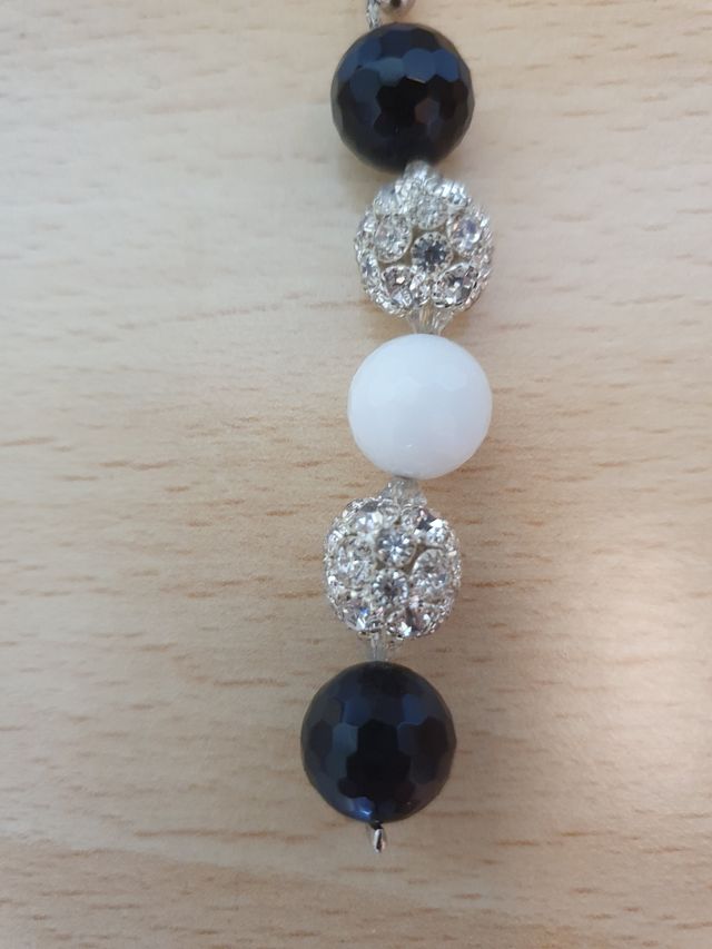 Orecchini luminosi bianchi e neri