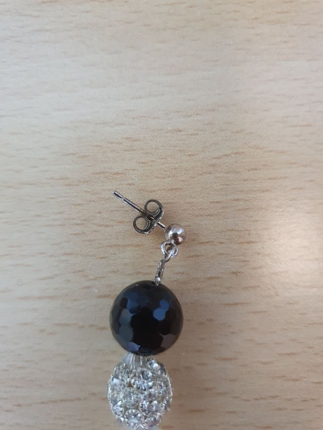 Orecchini luminosi bianchi e neri