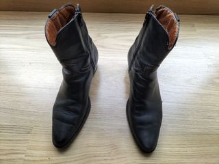 Botines negros mujer. Son de piel marca Pitillos