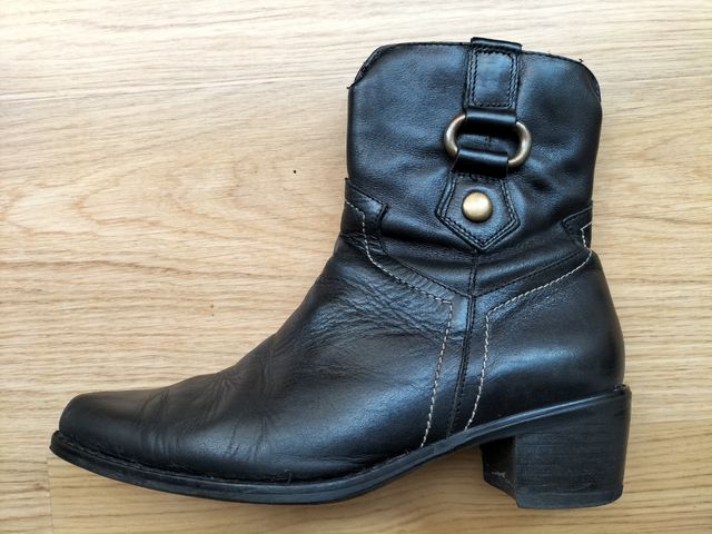 Botines negros mujer. Son de piel marca Pitillos