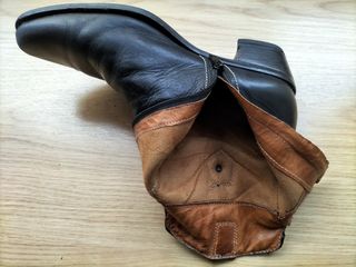 Botines negros mujer. Son de piel marca Pitillos