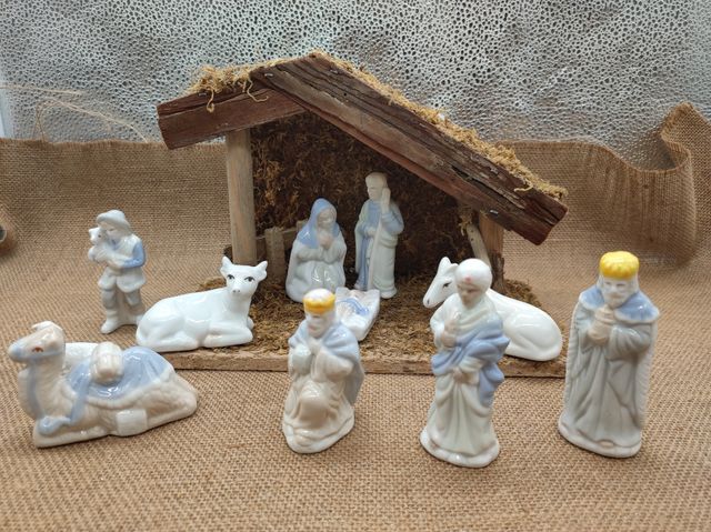  Portal de madera y corcho BELÉN Y 10 FIGURAS