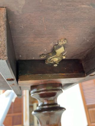 Mesa auxiliar antigua