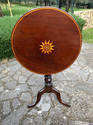 Mesa auxiliar antigua