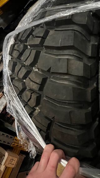 Neumatico bf goodrich km3 33x12.5x17 sin llanta