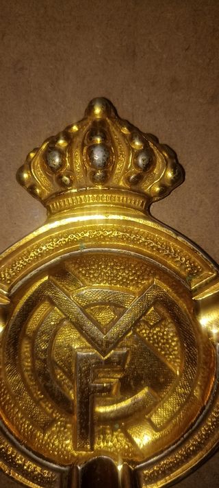 CENICERO BRONCE BAÑADO  ORO ESCUDO REAL MADRID 196