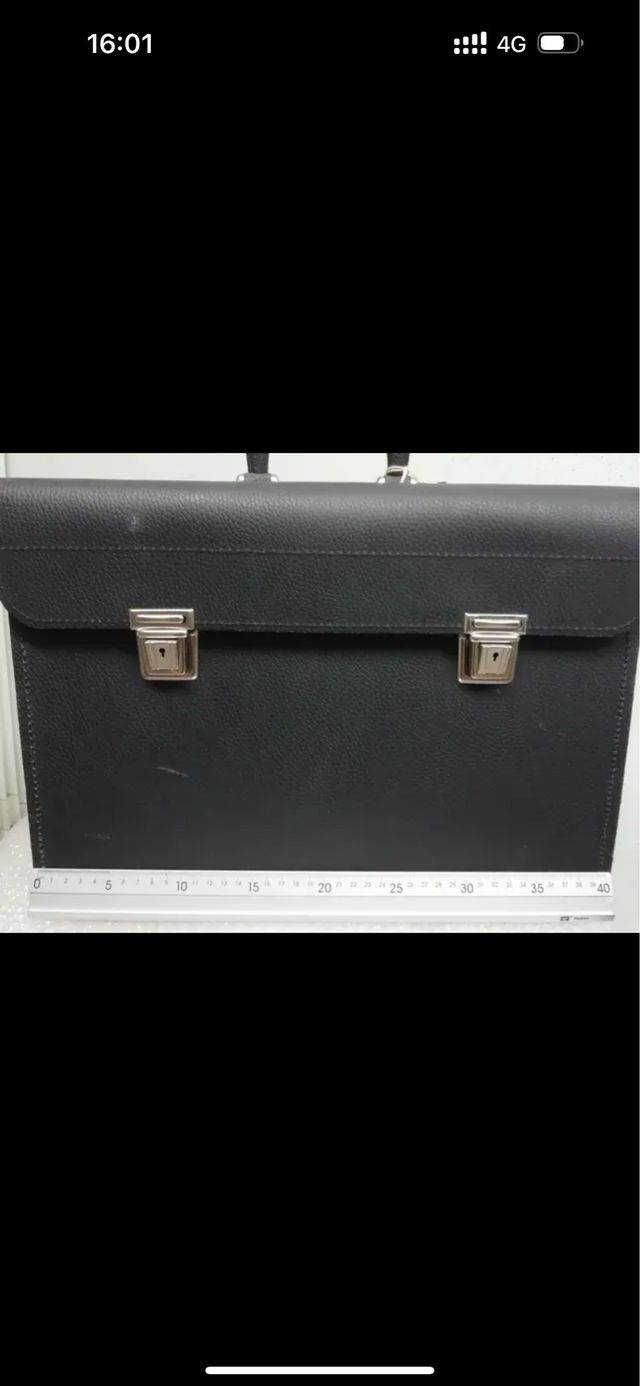 Maletín rígido porta documentos o multiusos.