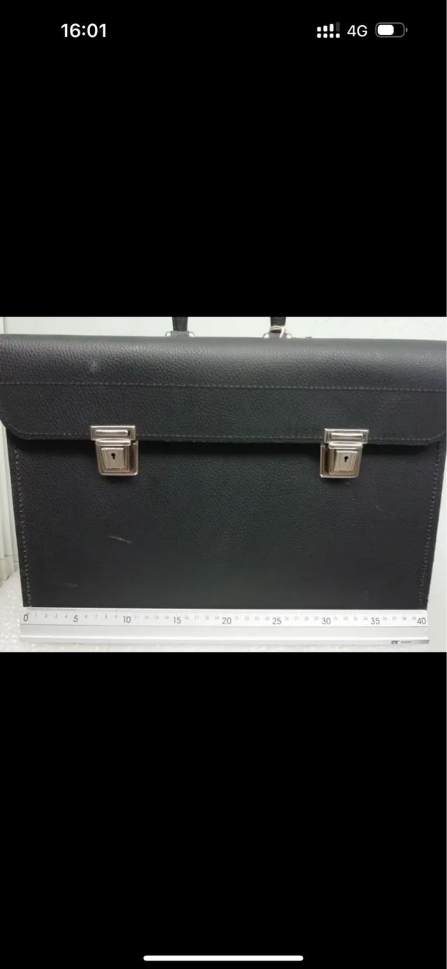 Maletín rígido porta documentos o multiusos.