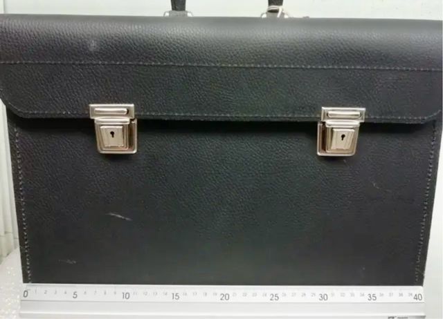 Maletín rígido porta documentos o multiusos.