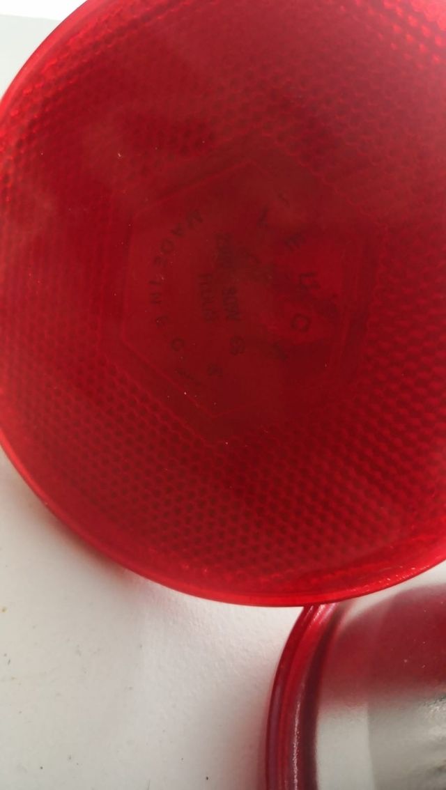 Dos bombillas de calor.