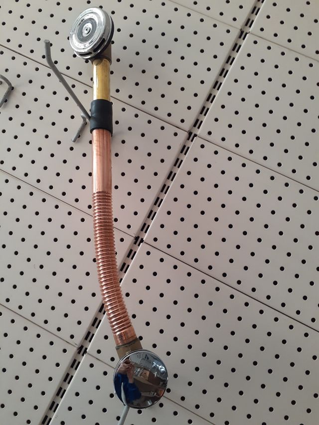 Válvula automática con rebosadero